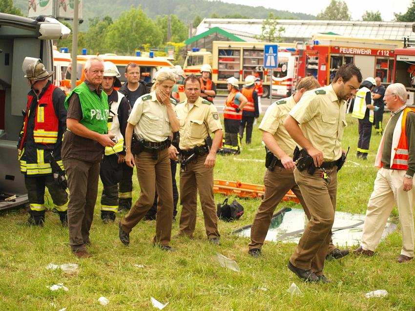 Schwerer Unfall mit Reisebus Lohmar Donrather Dreieck P192.JPG